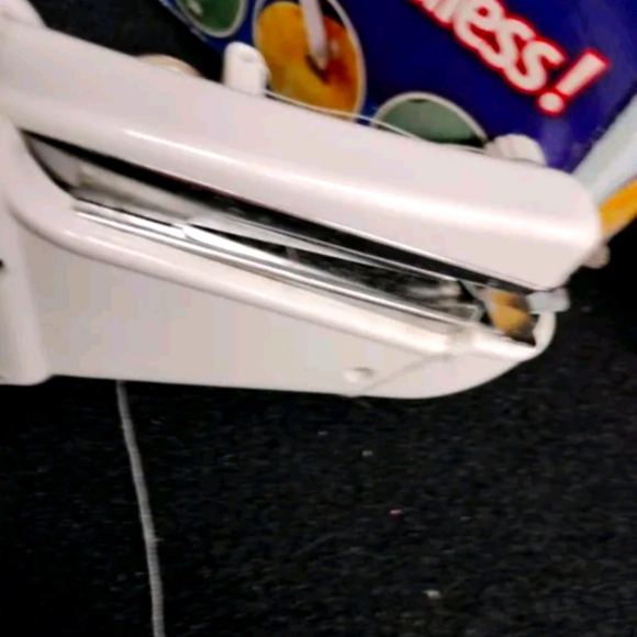 As Seen On Tv - Handy Stitch Portable Handheld Sewing Machine + 25 Extra Threads - Picture 9 of 10